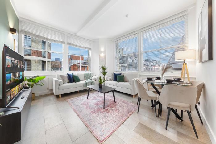 Modern 2 bed Flat in Central London, Barbican Farringdon, EC1V