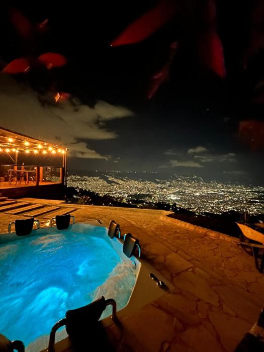 LP Finca la Pergola, Naturaleza con Lujo y una increíble vista a todo Medellín