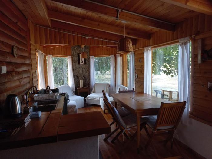 Cabaña La Confluencia, a metros del Río Quemquemtreu y del Río Azul