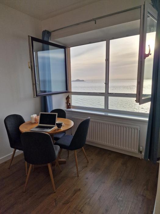 Flat by the sea with great view