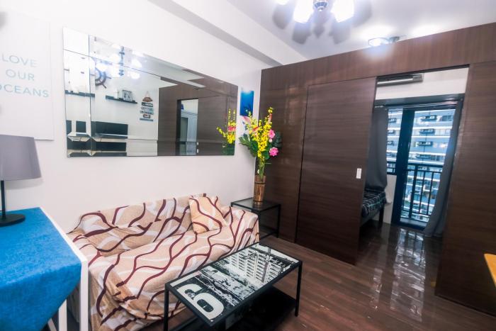 Cozy Crash Pad B Laughter friendly Makati 2271 Gym Swim Park 300