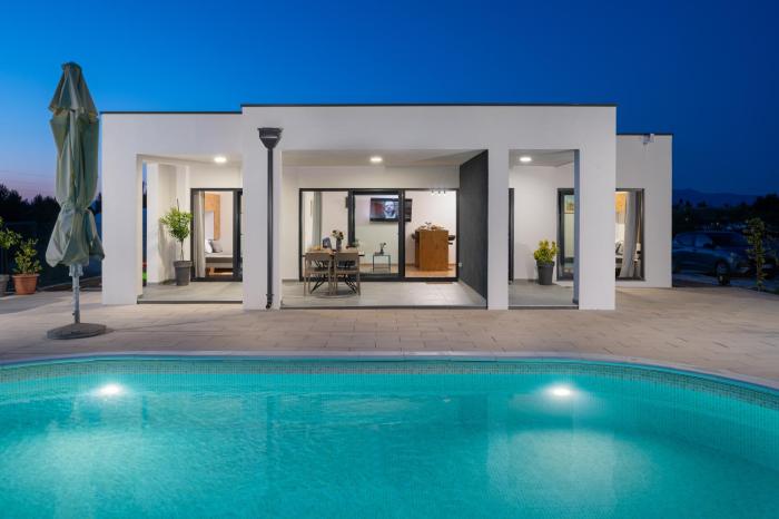 Akadia holiday kuća za odmor sa grijanim bazenom