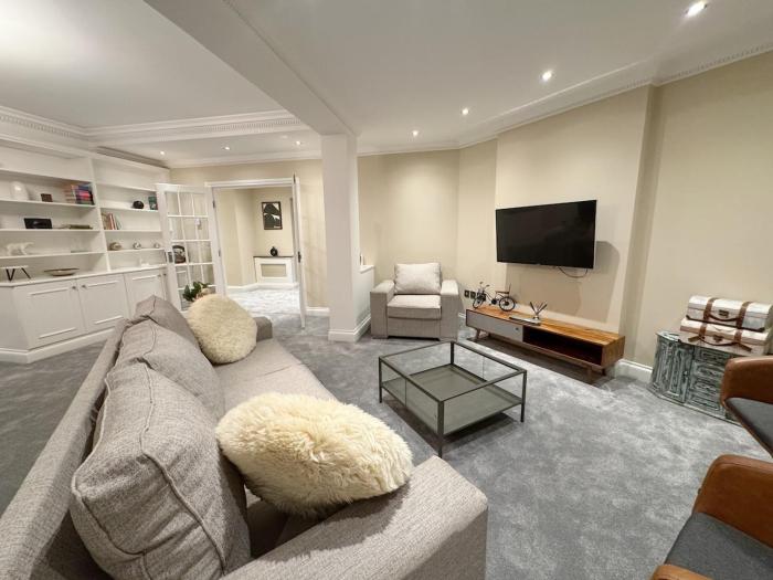 Spacious Central London Penthouse Near Baker St