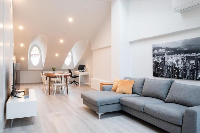 Elegant Penthouse Loft - Center