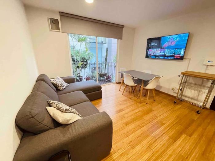 Adams home with high-speed Internet near Polanco