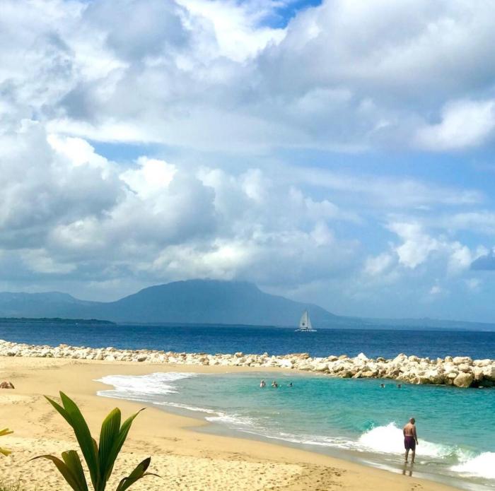 Infiniti blu beautiful apartment at the pool