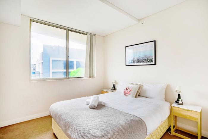 Bright & Spacious Apartment with Private Balcony