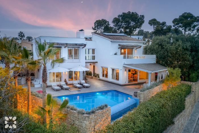 Villa Aldaba by Abahana Villas