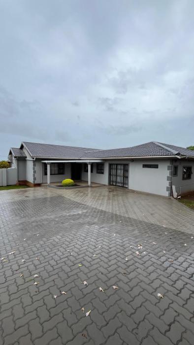 cozy home in traquil area