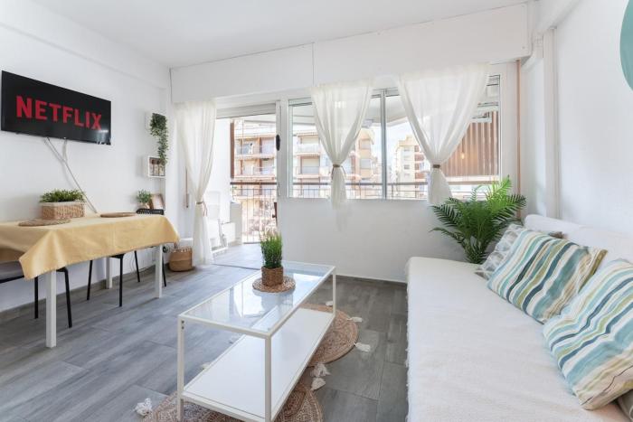 Salou Seafront! Private Terrace - AC & WiFi