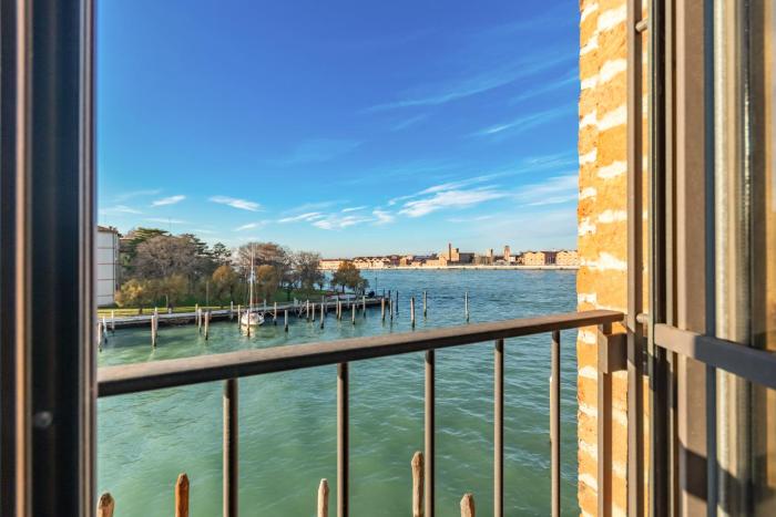 Giudecca Elegant APT with Stunning Lagoon View!