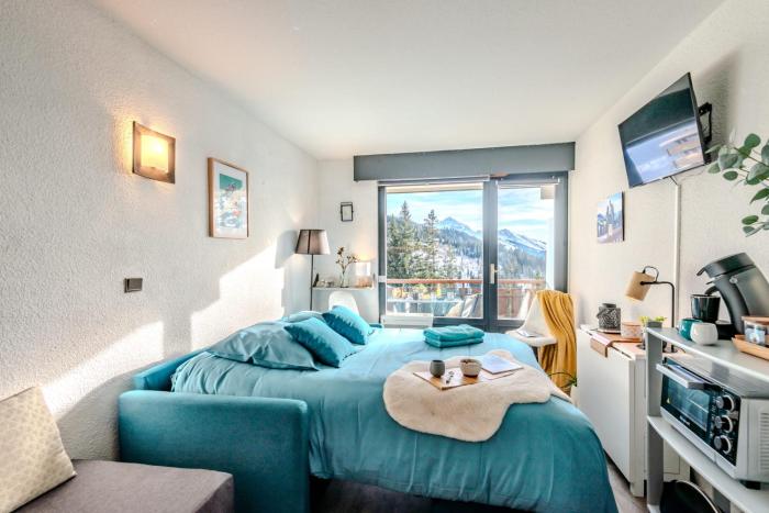 Slow Chalet Maison des Bois 2min walk from slopes Nordic Alpine skiing