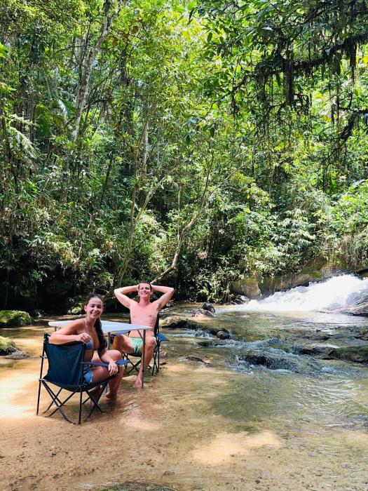 Casa de campo com cachoeira no quintal