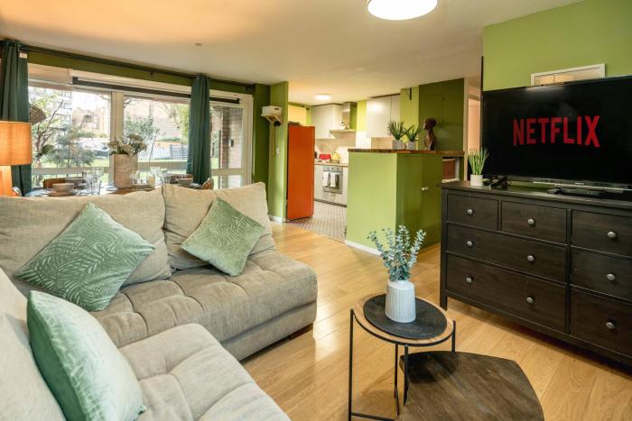 25 Percent Off Offer - Stylish Home in London Bridge - Parking & Netflix - near 3 Stations & Central London - WiFi!