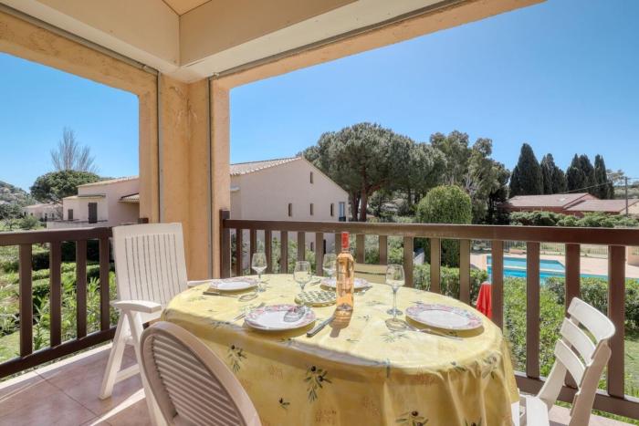 Direct access to the beach residence with swimming pool