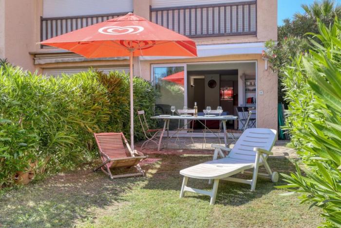 Magnificent NEWLY renovated close to beach & swimming pool