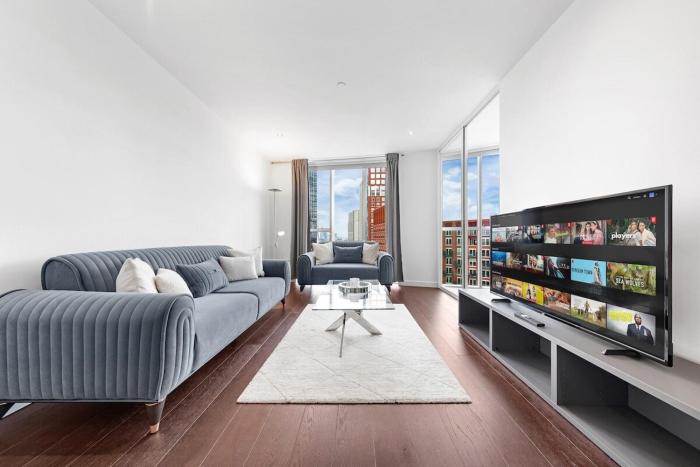 18th Floor Luxury 2 Bedroom, 2 Bathroom Sky View with Rooftop Access & Gym! Unbeatable Experience & Extreme Value!