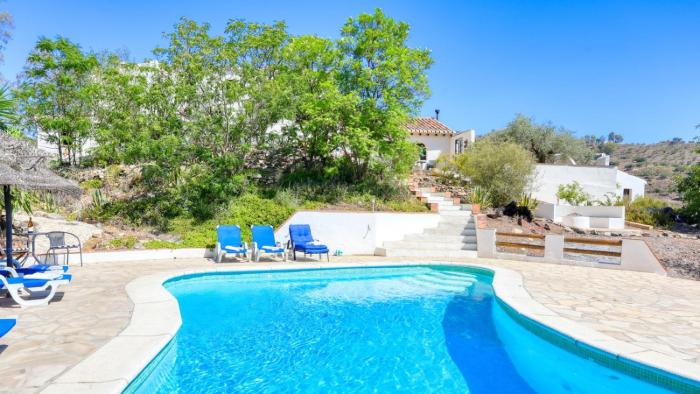 Cortijo Cuscurro Riogordo by Ruralidays