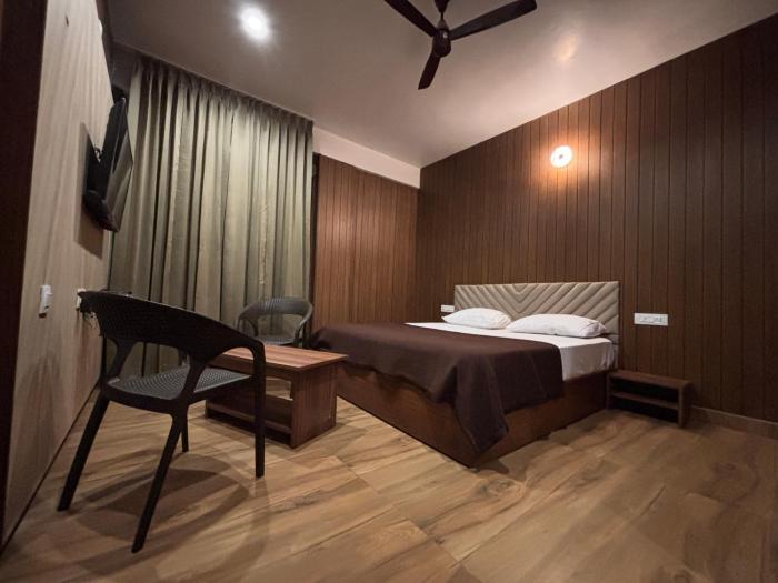 Grand sapphire 100 meters from Sub urban Bus stand Mysore