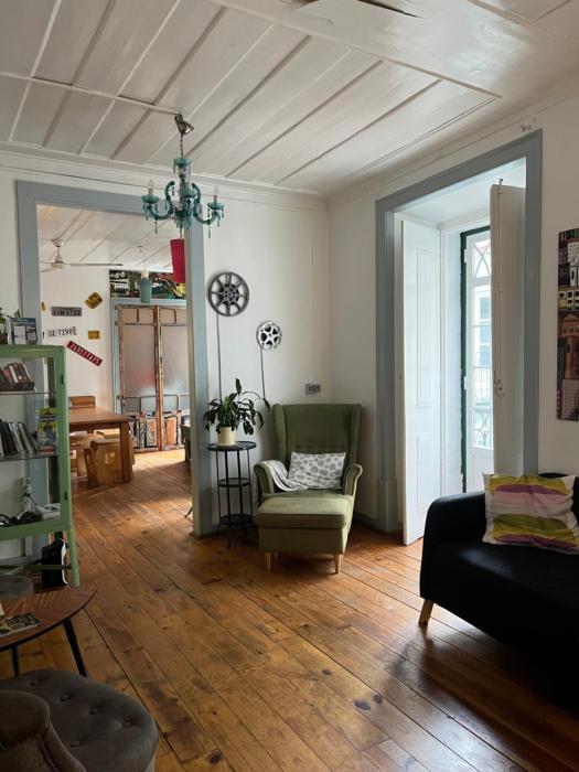 Alface Hall Hostel & Bar