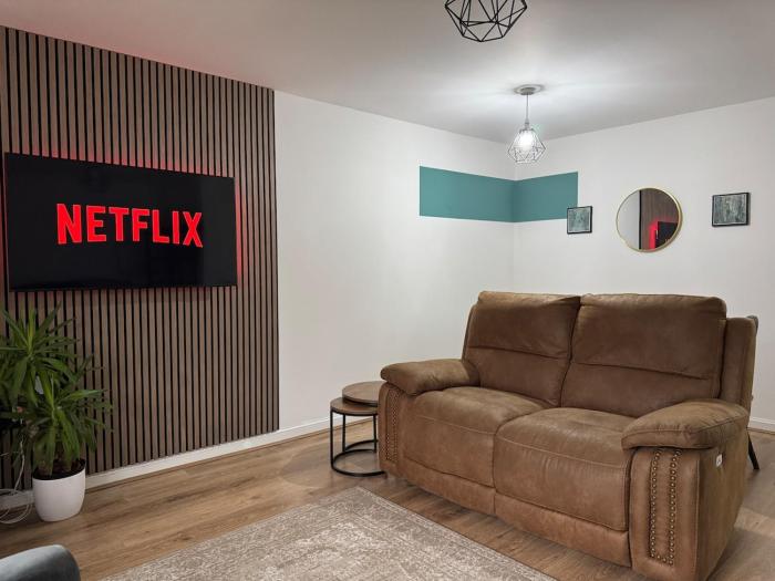 Spacious 3 Bed Home Near Hospital Free Parking