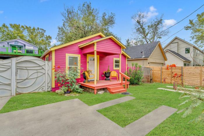 3 Houses are Better than 1