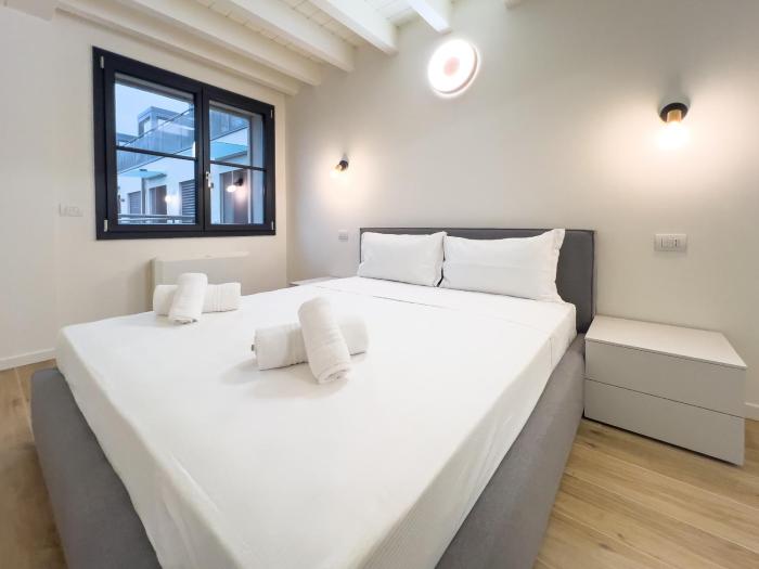 Bright apartment with terrace and pool