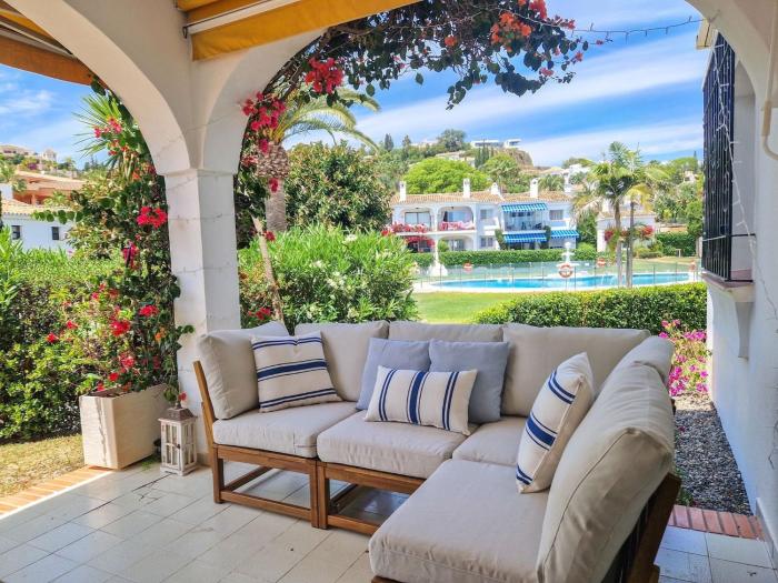 Modern Two bedroom apartment in Pueblo Cortes del Golf Benahavis