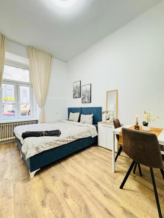 5BR Apartment Only 10-Min Walk to Matzleinsdorfer Platz
