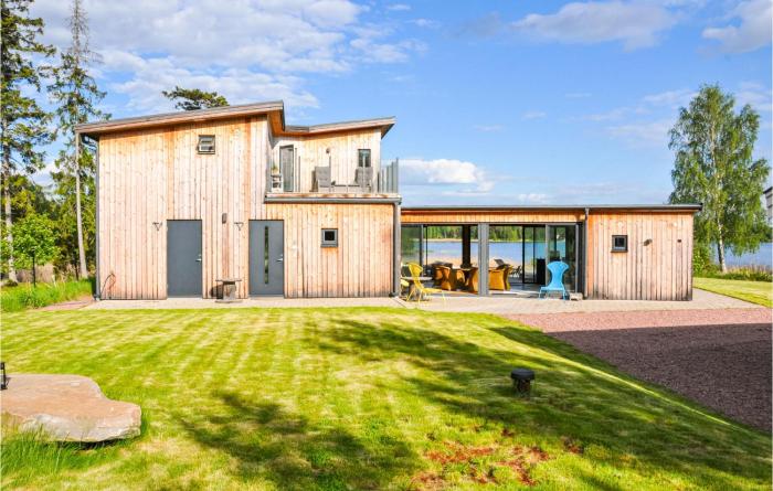 5 Bedroom Beautiful Home In Karlstad