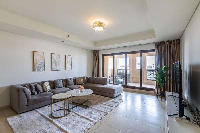 Balqis I Renovated 3BDR with 1 maid room I Palm Jumeirah