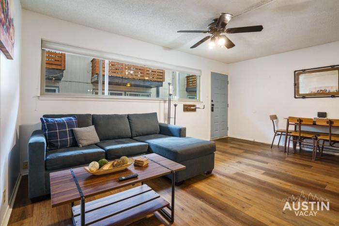 Near UT Campus Nightlife 1BR 1BA Apt Free Parkin By Austin Vacay