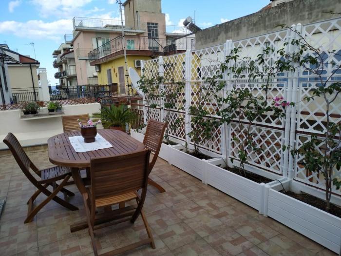 Attico Amelia Soverato Con Terrazzo e Barbecue