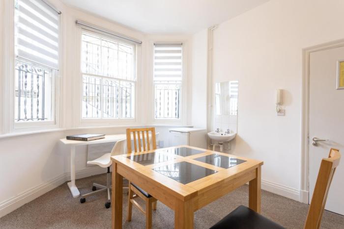 270 Earls Court Road