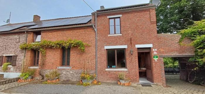 Spacious house in Montignies-sur-Roc with garden