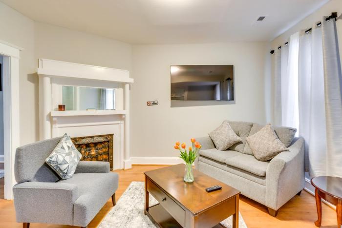 2 Mi to National Mall DC Townhome