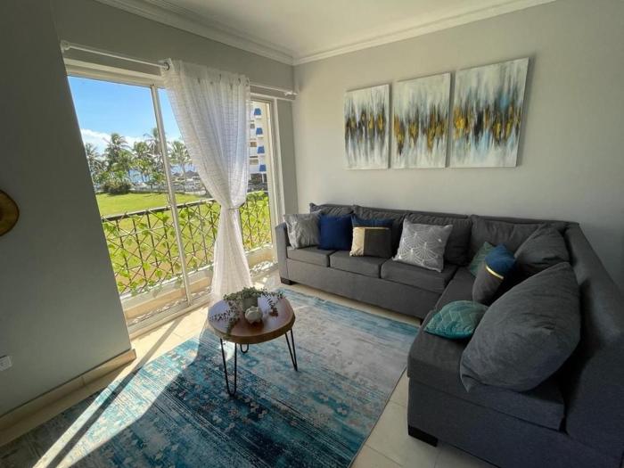 Beautiful ocean view apartment and free parking