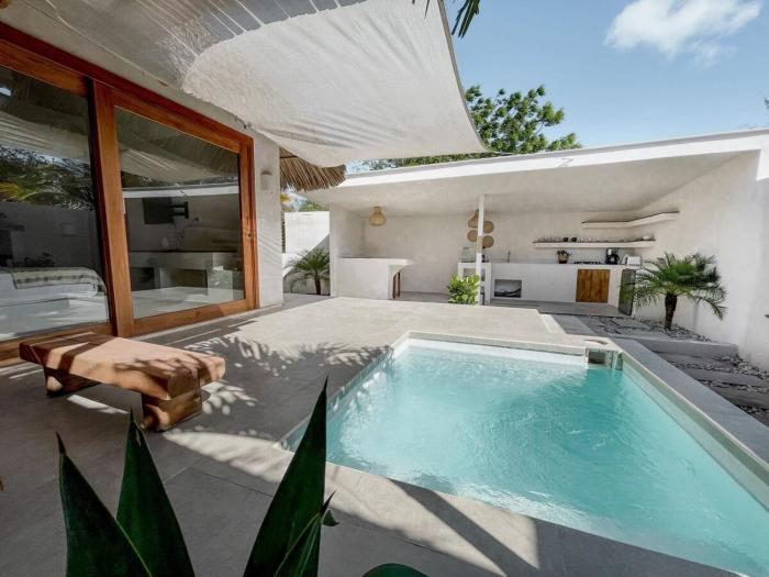 Mahalo Uraka Suite Private Pool and Kitchen