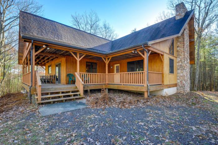 Benton Home on 50 Acres w Private Deck & Views!
