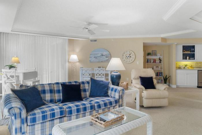 Oceanfront 3 Bdrm Getaway to the Beach Sleeps 6