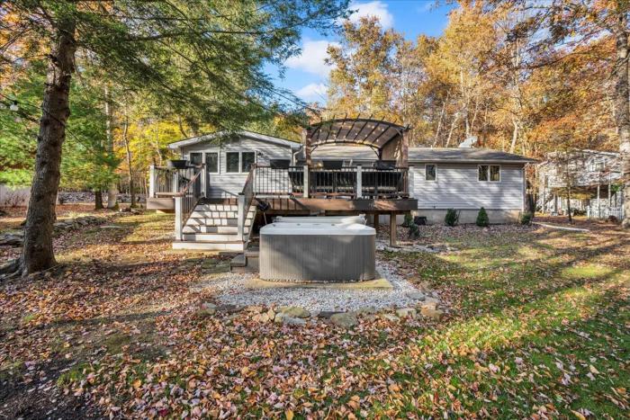 Serene Pocono Escape Hot Tub Lake Access