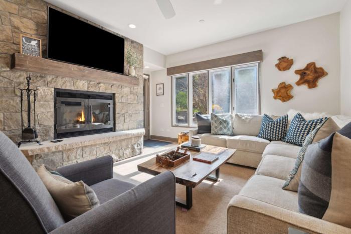 The Charter at Beaver Creek F2305