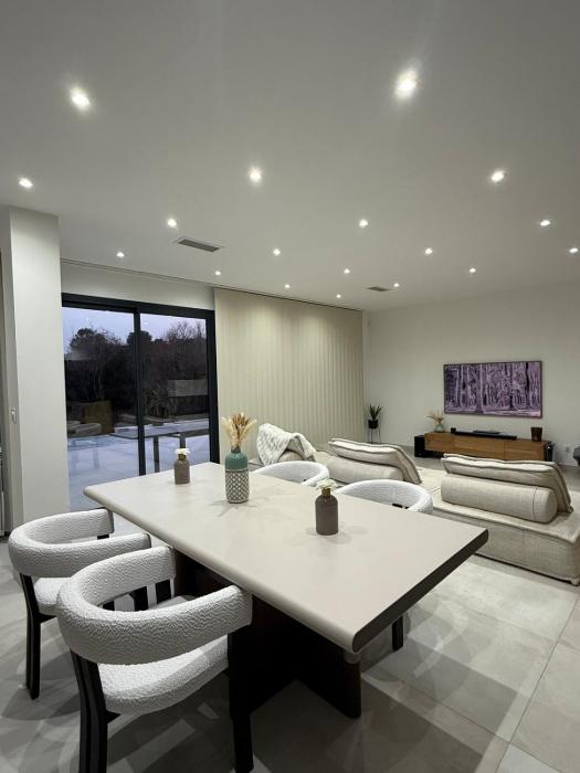 Villa moderne avec piscine