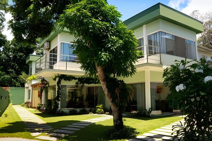 Casa Verde - Cinco suítes, cond. piscina,1.3km do centro