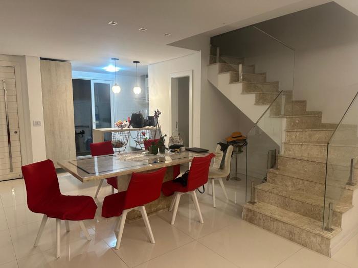 casa arejada em condomínio na praia de atlântida