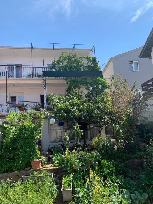 Apartments with parking space Rogoznica - 23796