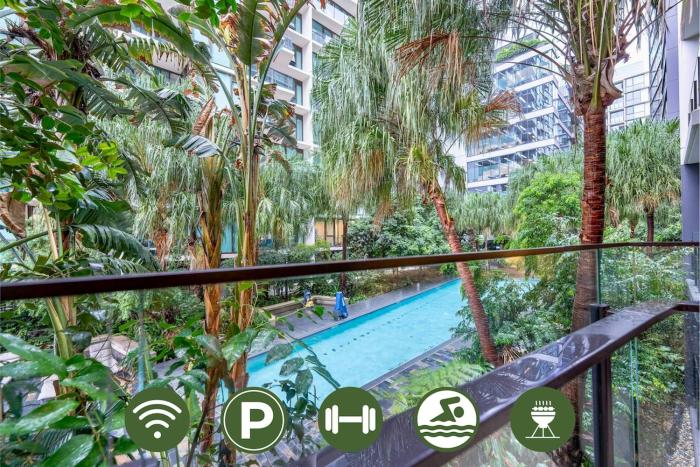 Pool View Urban Oasis 2Bed Apartment