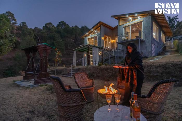 StayVista at Pleasance Villa with BBQ & Bonfire