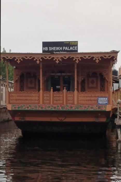 Houseboat sheikh palace