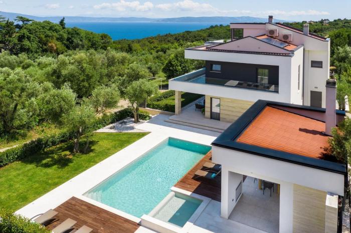 Luxurious Villa Laurea near Labin with Pool, Sauna & Sea View